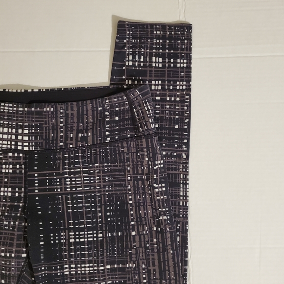 Tuff Athletics Black White Cropped Workout Pants M - Picture 4 of 9